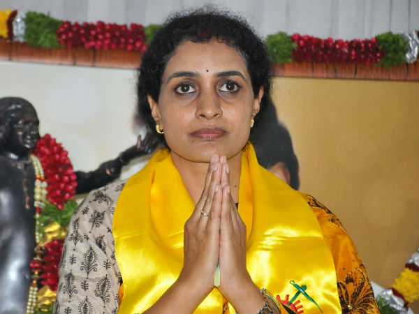 సుహాసిని ఏం రాశారంటే?