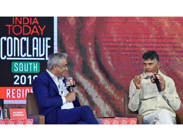 కేసులు మా ఎంపీల పైనే ఉన్నాయా, అమిత్ షా మాటేమిటి?