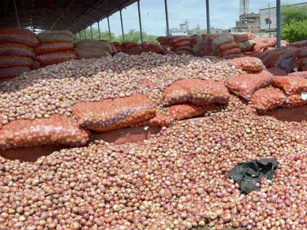 750 కిలోల ఉల్లి అమ్మగా చేతికి వచ్చింది రూ. 1064 మాత్రమే