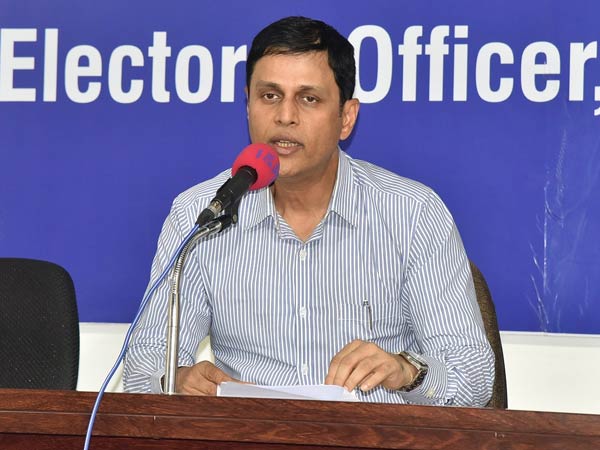 అభ్యర్థులకు చూపించిన తర్వాతే ఫలితాలు అభ్యర్థులకు చూపించిన తర్వాతే ఫలితాలు