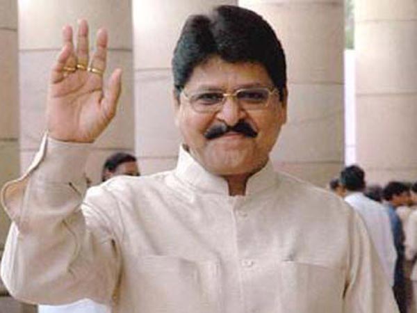 నగ్మాతో కలిసి సర్వే ప్రచారం