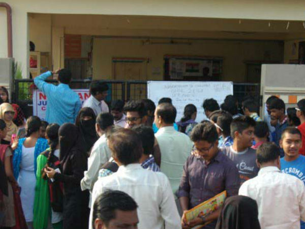 ఆర్ట్స్ విద్యార్థులకు ఫైన్‌తో.