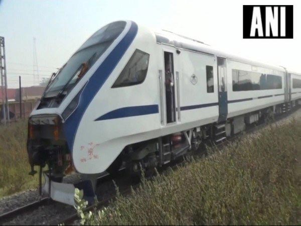 ఢిల్లీ నుంచి వారణాసికి పరుగులు పెట్టనున్న ట్రైన్ 18
