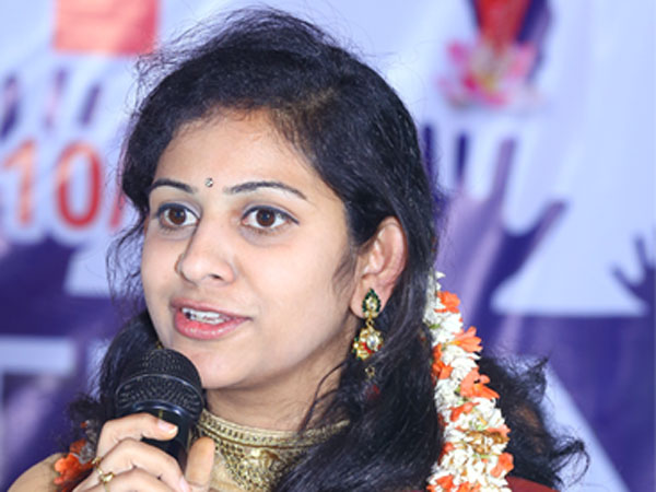మోడీ వ్యాఖ్యలపై యామిని మండిపాటు