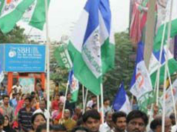 టీఆర్ఎస్ వైసీపి బందాన్ని ప్ర‌త్యేక హోదా తో కొట్టిన టీడిపి..! ఆత్మ ర‌క్ష‌ణ‌లో వైసీపి..!!