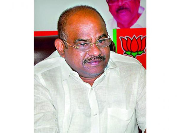 కేంద్రంపై విమర్శలు కేంద్రంపై విమర్శలు