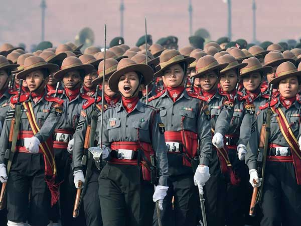 డిఫెన్స్ లో రాణిస్తున్న మహిళలు