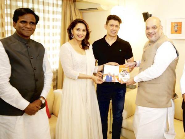 మాధురీ దీక్షిత్తో అమిత్ షా భేటీ మాధురీ దీక్షిత్తో అమిత్ షా భేటీ