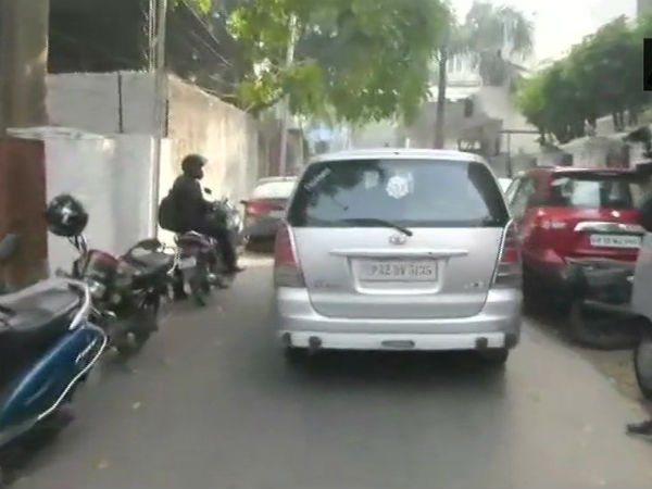 తెలుగు కలెక్టర్ చంద్రకళ ఇంట్లో సీబీఐ సోదాలు తెలుగు కలెక్టర్ చంద్రకళ ఇంట్లో సీబీఐ సోదాలు