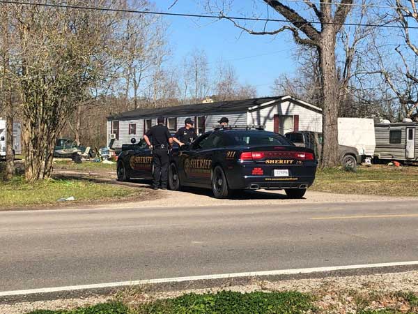 ఎలాగో తుపాకీ సంపాదించి కాల్పులు ఎలాగో తుపాకీ సంపాదించి కాల్పులు