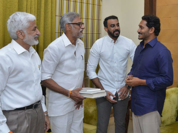 భార్య ఓ పార్టీ, భర్త మరో పార్టీ.. కేవలం దగ్గుబాటి కుటుంబంలోనే