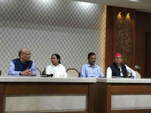  నలుగురు విపక్ష పార్టీ నేతలతో కమిటీ ఏర్పాటు