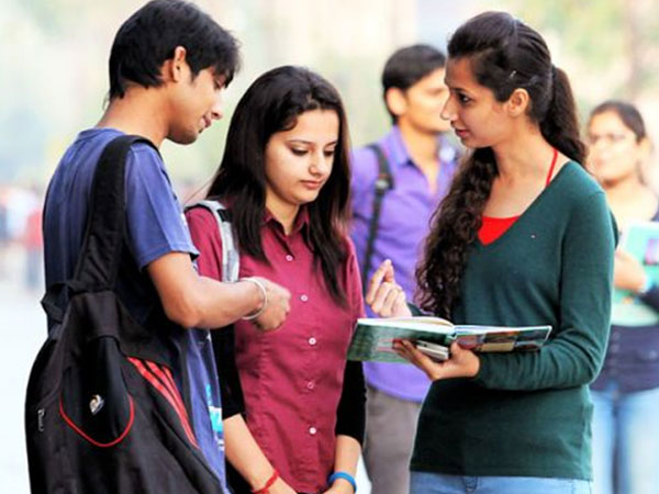 తెలుగు రాష్ట్రాల్లో త‌ల్లిదండ్రుల టెన్ష‌న్..! విద్యార్థులు అమెరికా వీడ‌ట‌మే శ్రేయ‌స్క‌రం..!!