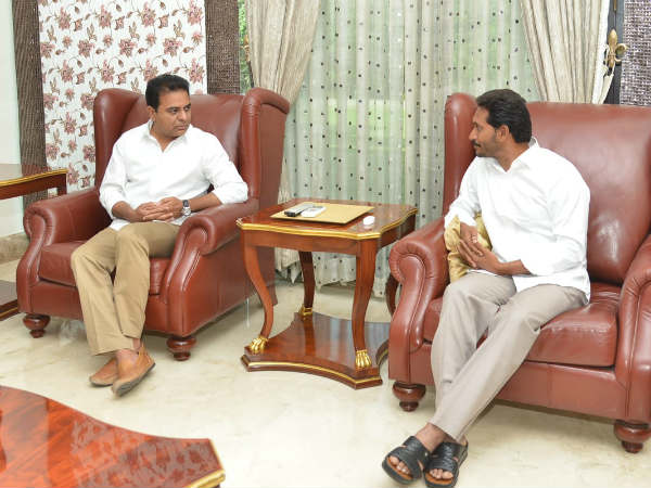 ప్ర‌త్యేక హోదా పై మార్పు లేదు : కేటీఆర్‌