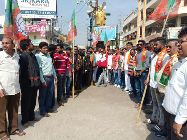 ayyappa devotees and bjp cadre protest against to sabarimala issue