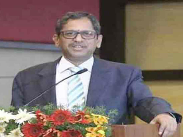  ఒక్కొక్కరుగా పక్కకు..!