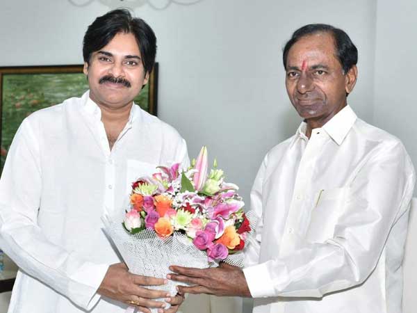 పొత్తుపై పవన్ ఖండించినప్పటికీ ఆగని మాటల యుద్ధం పొత్తుపై పవన్ ఖండించినప్పటికీ ఆగని మాటల యుద్ధం