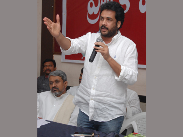 ప్రభుత్వం పై మరోకుట్ర..ఆమరణ దీక్షకు దిగుతా.. ప్రభుత్వం పై మరోకుట్ర..ఆమరణ దీక్షకు దిగుతా..