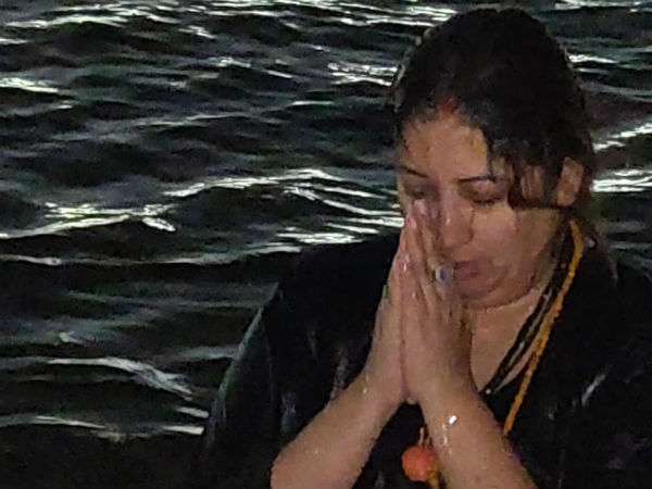 smriti irani went to kumbh mela, shared pic in twitter smriti irani went to kumbh mela, shared pic in twitter