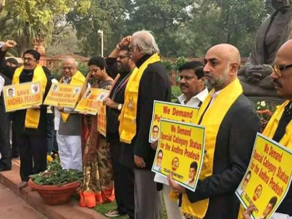 ఎంపీల నిరసనలు