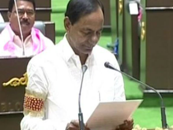 ప్ర‌మాణం చేసిన ఎమ్మెల్యేలు..! లేడీస్ ఫ‌స్ట్ అన్న కేసీఆర్..!!