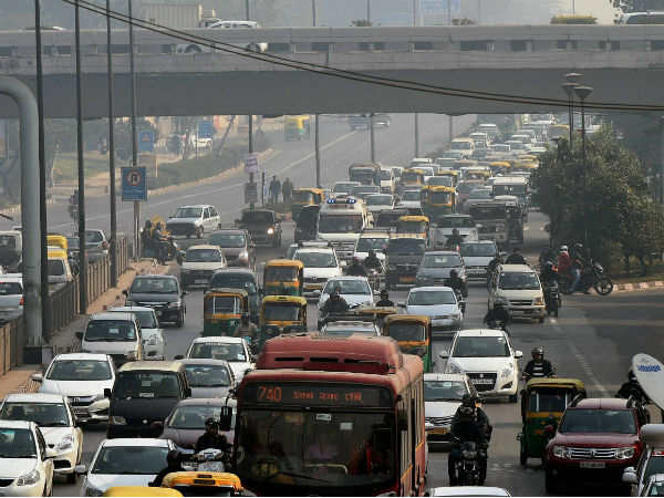 రెండు గంట‌లు ఖ‌చ్చితంగా డ్యూటీ చేస్తే ఎక్క‌డా ట్రాఫిక్ స‌మ‌స్య ఉండ‌దు..! కాని అలా చేయ‌రుగా..!!