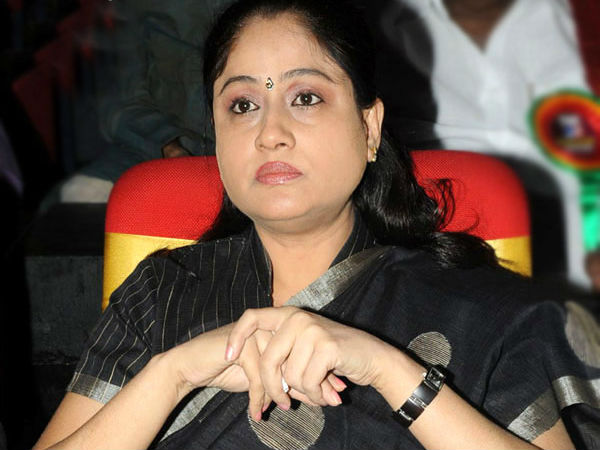 అండ‌గా విజ‌య‌శాంతి..