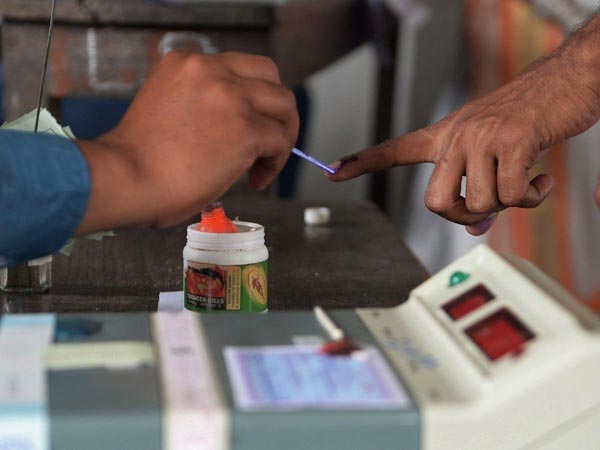 ప్ర‌తీ ఓటు కీల‌క‌మే : యువ‌త మ‌ద్దతెవ‌రికి..!