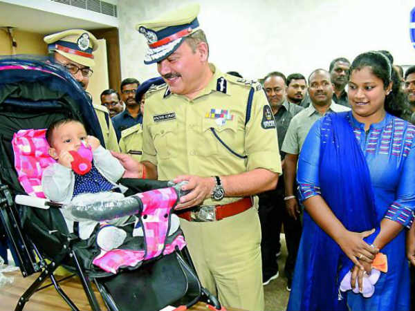 పసిపాప ఆకలి.. తల్లిగా ఆదరణ పసిపాప ఆకలి.. తల్లిగా ఆదరణ