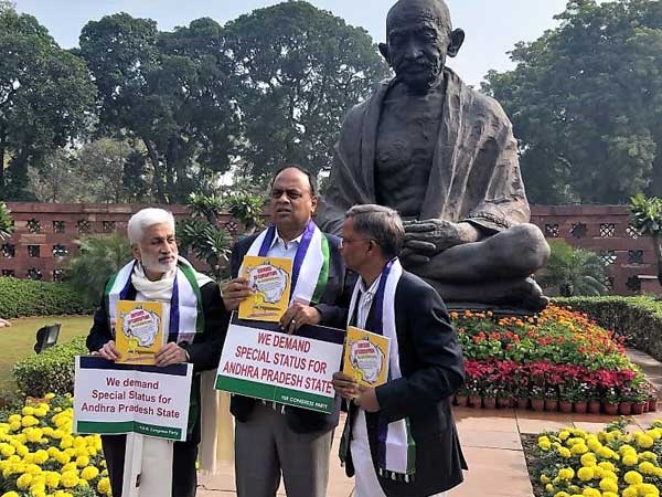  లోటుబ‌డ్జెట్ లో ఉన్న రాష్ట్రాన్ని బాబు విడిచిపెట్ట‌లేదు..! అందుకే బుక్ రాసామంటున్న ఎంపీలు..!!