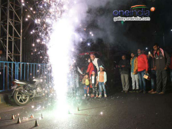 భారత గ్రుహిణులకు కొత్త సంవత్సర కానుక..! వంట గ్యాస్ ధర తగ్గించిన కేంద్రం..!! భారత గ్రుహిణులకు కొత్త సంవత్సర కానుక..! వంట గ్యాస్ ధర తగ్గించిన కేంద్రం..!!