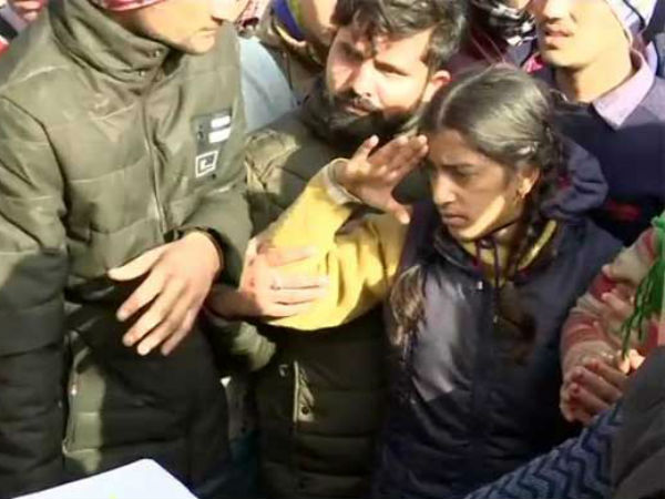 నివాళి... నివాళి...