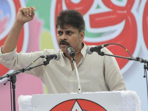 నవ్వేశారు.. దటీజ్ పవన్ కళ్యాణ్