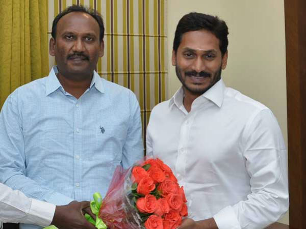 జగన్‌ను మించిన ఆప్షన్ లేదు