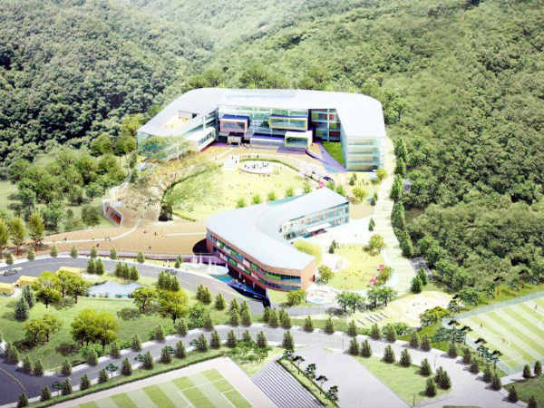 కన్వెన్షన్ సెంటర్, వరల్డ్ క్లాస్ స్విమ్మింగ్ పూల్