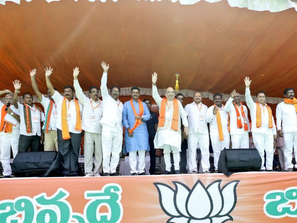 అమిత్ షా గో బ్యాక్ అంటూ నినాదాలు, శిరీష అరెస్ట్ అమిత్ షా గో బ్యాక్ అంటూ నినాదాలు, శిరీష అరెస్ట్