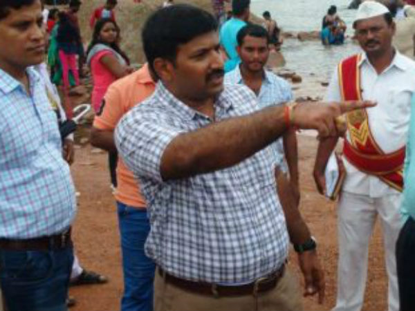 19 మండలాల తహసీల్దార్లకు నెల జీతం ఇవ్వద్దని ఆదేశించిన కలెక్టర్