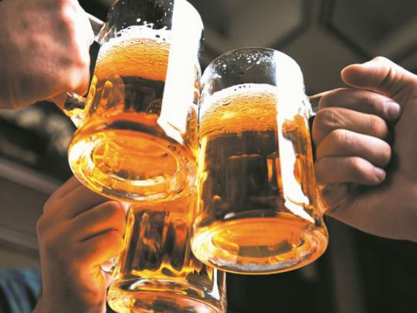 అప్రకటిత సెలవులు..! ఆందోళన వ్యక్తం చేస్తున్న యజమానలు..!! అప్రకటిత సెలవులు..! ఆందోళన వ్యక్తం చేస్తున్న యజమానలు..!!