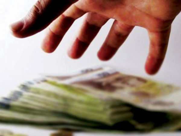  పాపం నిరుద్యోగులు..! ఉద్యోగం వ‌స్తుంద‌న్న ఆశ‌తో ఎంతంటే అంత క‌ట్టారు..!!