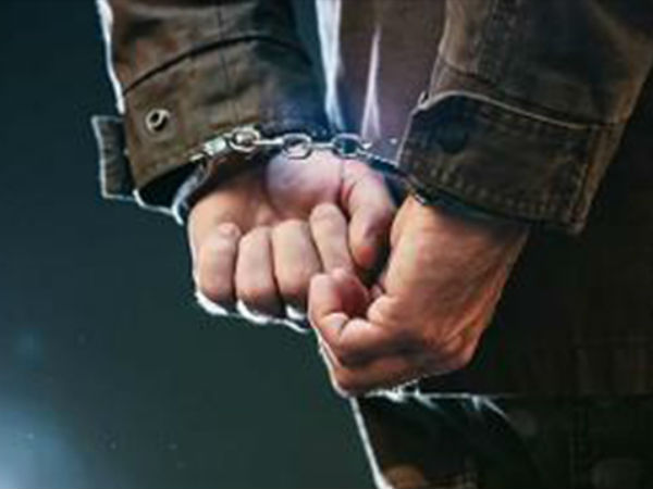  4 కోట్లకు పైగా కొల్లగొట్టిన అంతర్రాష్ట్ర ముఠా..! నలుగురు అరెస్టు, 35 లక్షల సొత్తు స్వాధీనం..!