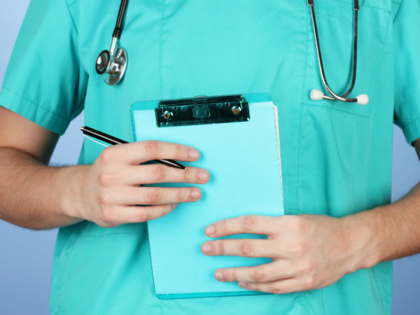 నేడు గర్భిణి గర్భంలో గుడ్డ పెట్టి కుట్లేసిన వైనం 