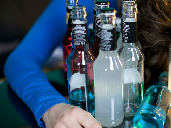 తొమ్మిదో తరగతిలోనే తాగి .. నోటికొచ్చింది వాగిన విద్యార్థినులు 