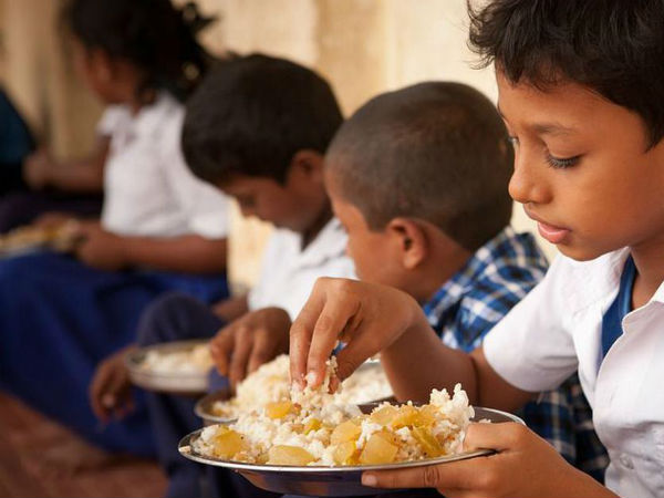 గుడ్డేదీ..! అధికారుల జాడేదీ?