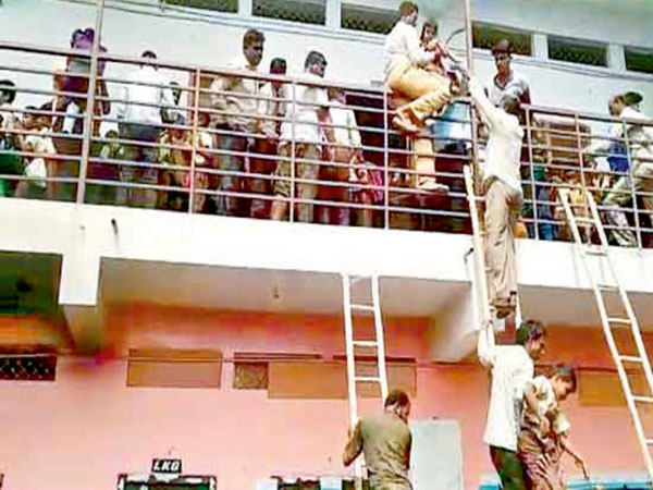 వేగంగా స్పందించిన ఎస్ఐ.. విద్యార్థులు సేఫ్