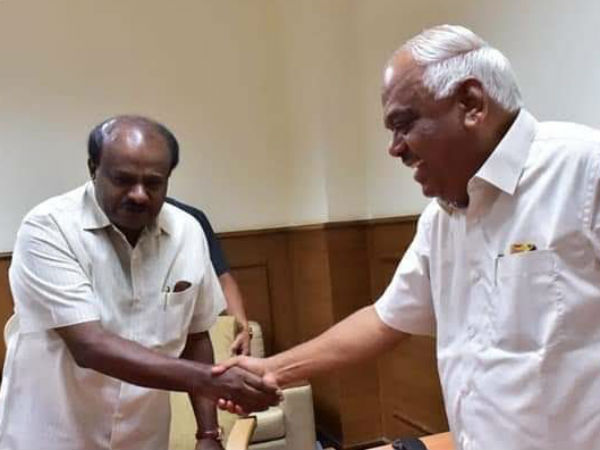 గెస్ట్ హౌస్ లో మీటింగ్ !