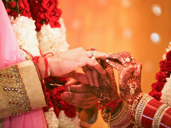  రైతును ఎలా పెళ్లి చేసుకోవాలి..! కాని లక్ష ఇస్తామంటే ఓకే అంటున్న అమ్మాయిలు..!!