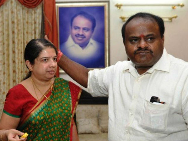 సీఎం భార్య మాతృబాష తెలుగు