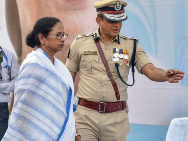  కొనసాగుతున్న దీక్ష.. అక్కడే అధికారిక విధులు