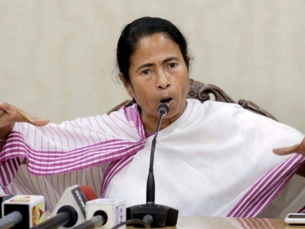 నా ఫోన్ ట్యాప్ చేస్తున్నారు