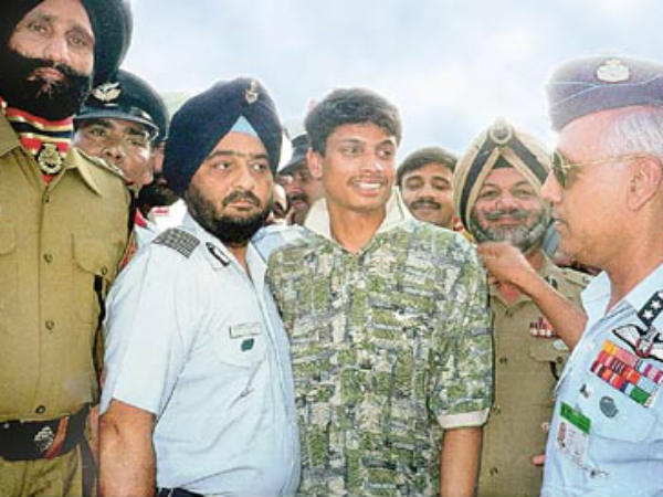 పట్టుబడ్డ పైలట్‌ను ఎలా విడిపిస్తారు..?